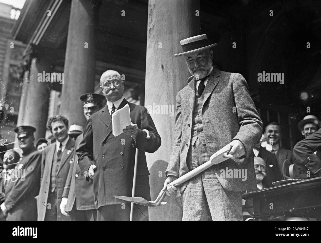 Notification ceremony that took place on September 3, 1913 on the steps