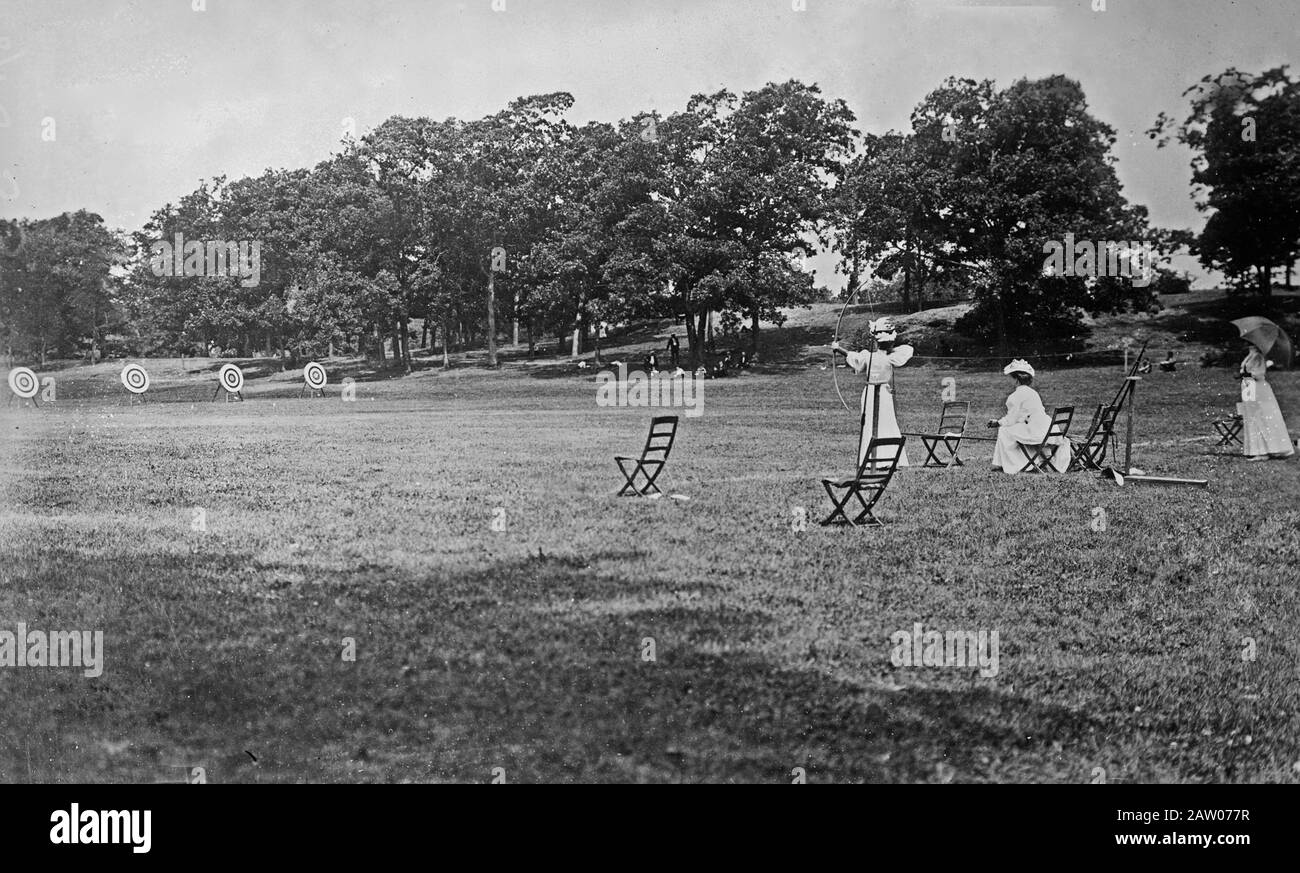 1910s archery tournament hires stock photography and images Alamy