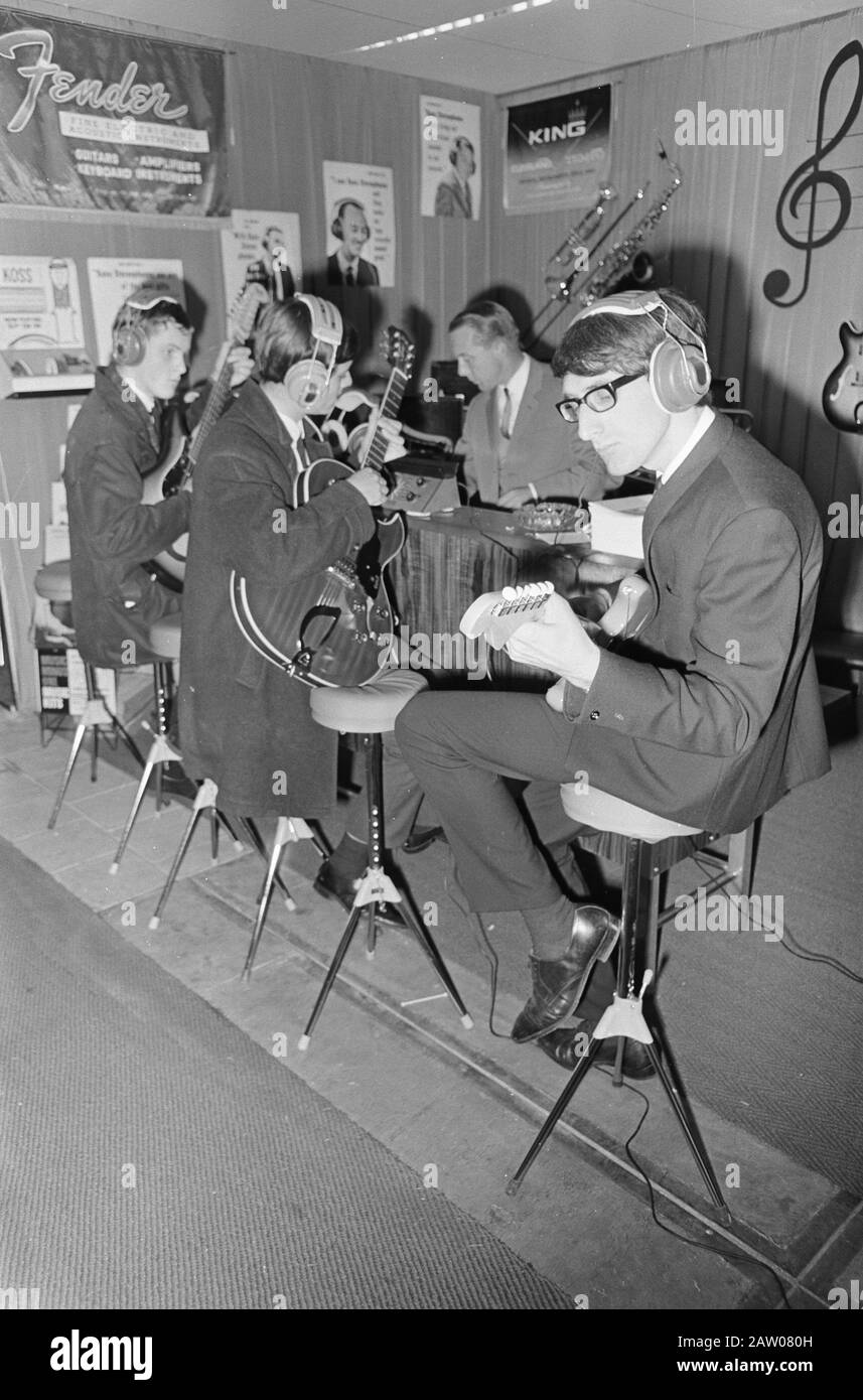 Home Textile Fair in the Jaarbeurs in Utrecht  music ensemble whose guitarists headphones to have Date: September 5, 1966 Location: Utrecht (prov), Utrecht (city) Keywords: scholarships, ensembles  :  Unknown / Anefo Copyright Holder: National Archives Material Type: Negative (black / white) archive inventory number: see access 2.24.01.05 Stock Photo