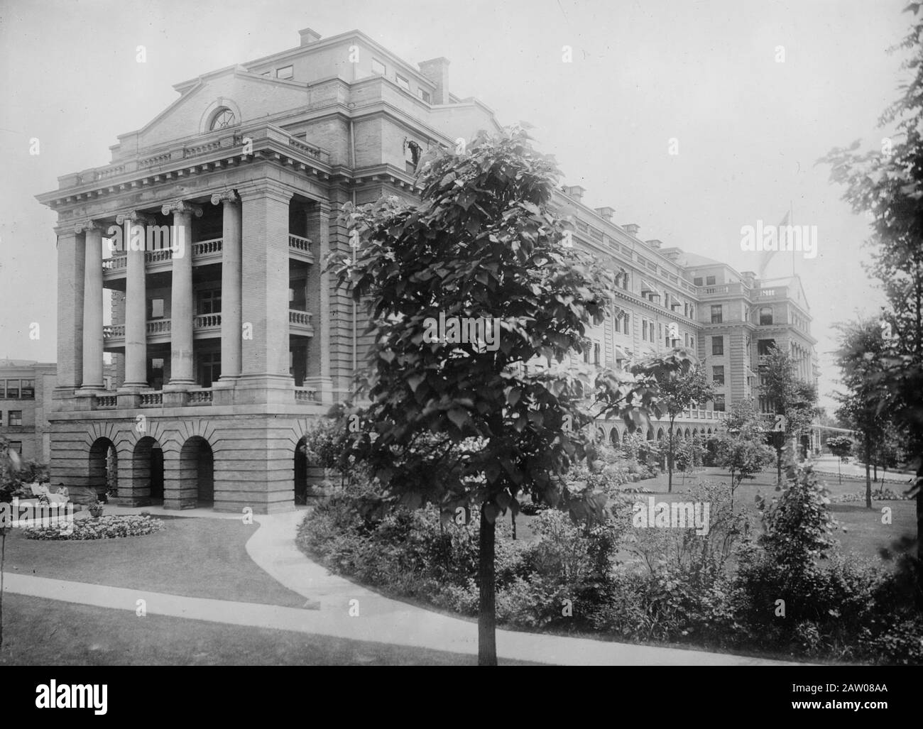 Battle Creek Sanitarium ca. 19101915 Stock Photo Alamy