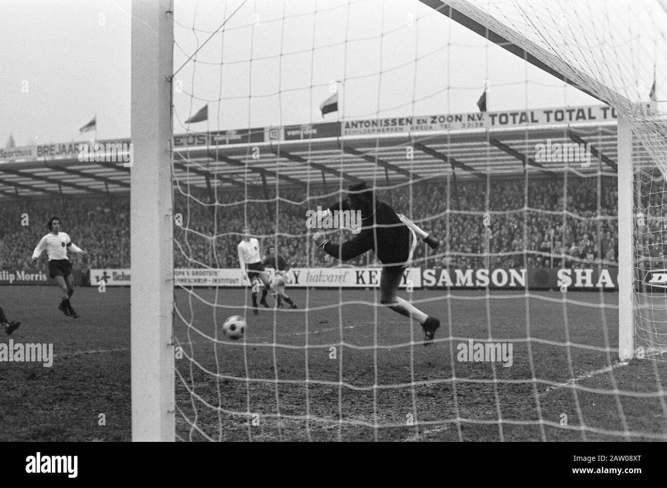 Final KNVB cup Ajax against NAC. Captain Henk Groot and the KNVB Cup Date:  June 14, 1961 Keywords: sport, football Institution name: AJAX, NAC Stock  Photo - Alamy