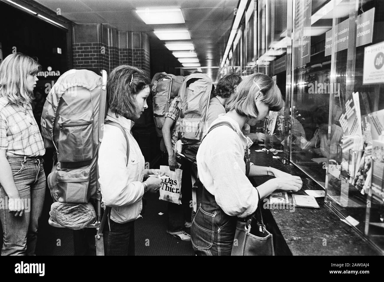 Holiday exodus at Central Station in Amsterdam Date: July 13, 1979 Location: Amsterdam, Noord-Holland Keywords: travelers, stations Stock Photo