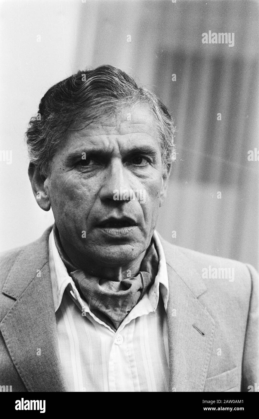 Gerard Reve at the One World Poetry Festival in the Brakke Grond in Amsterdam Date: November 15, 1982 Location: Amsterdam, Noord-Holland Keywords: festivals, portraits, poetry, writers Person Name: Brakke ground, Reve, Gerard of Stock Photo