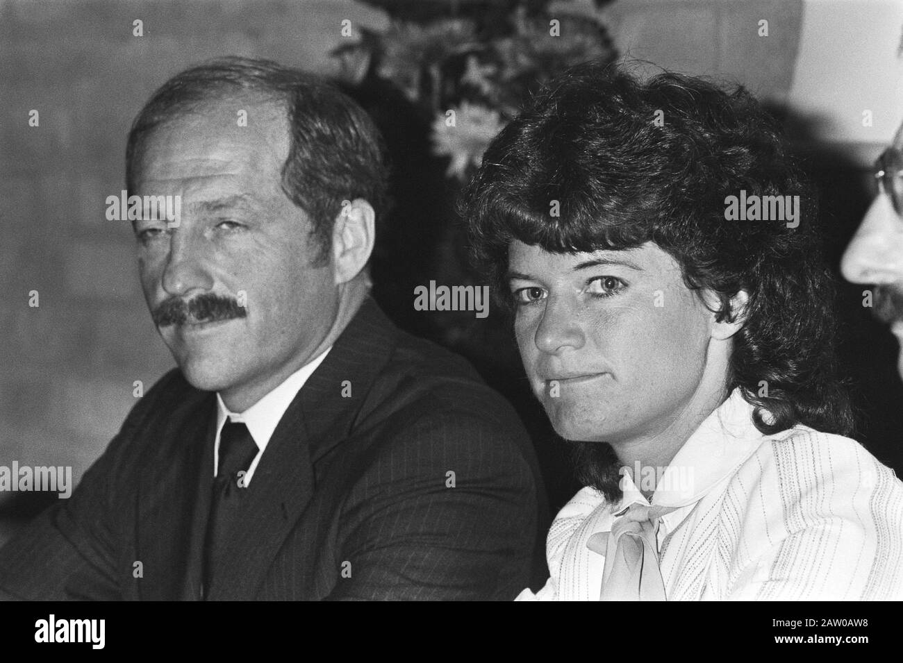 American astronaut Sally Rick and communicators. Hauch (Space schuttle) during press conference in Amsterdam Date: September 28, 1983 Location: Amsterdam, Noord-Holland Keywords: press conferences, portraits, astronauts, space travel, women Person Name: Hauck, Frederick H., Ride, Sally K. Stock Photo