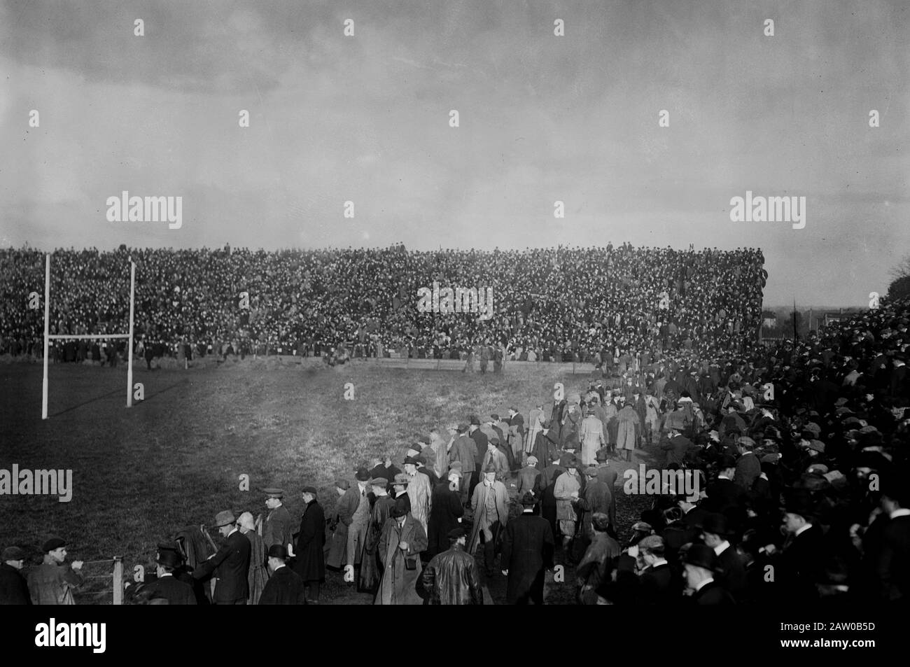 Early 1900s Football Player Black And White Stock Photos & Images - Alamy