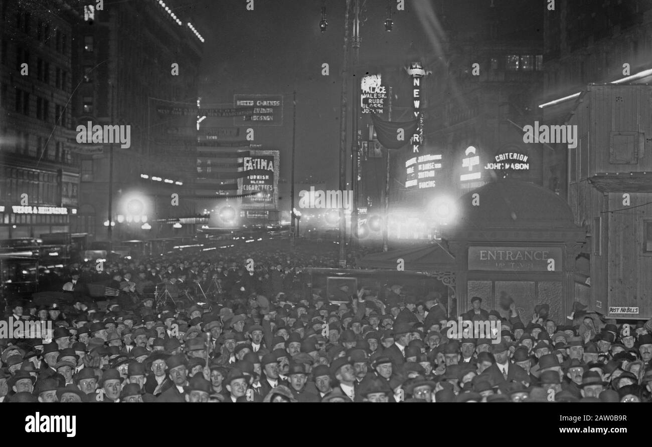 New york 1900s crowd hires stock photography and images Alamy