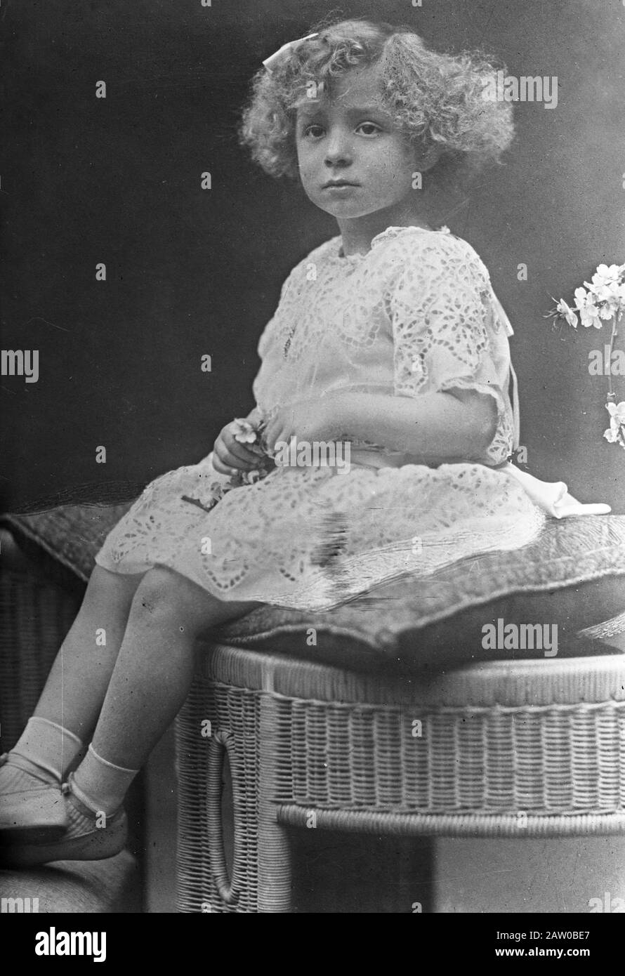 Infanta Beatriz of Spain (1909-2002), daughter of King Alfonso XIII of Spain and Victoria Eugenie of Battenberg ca. 1910-1915 Stock Photo