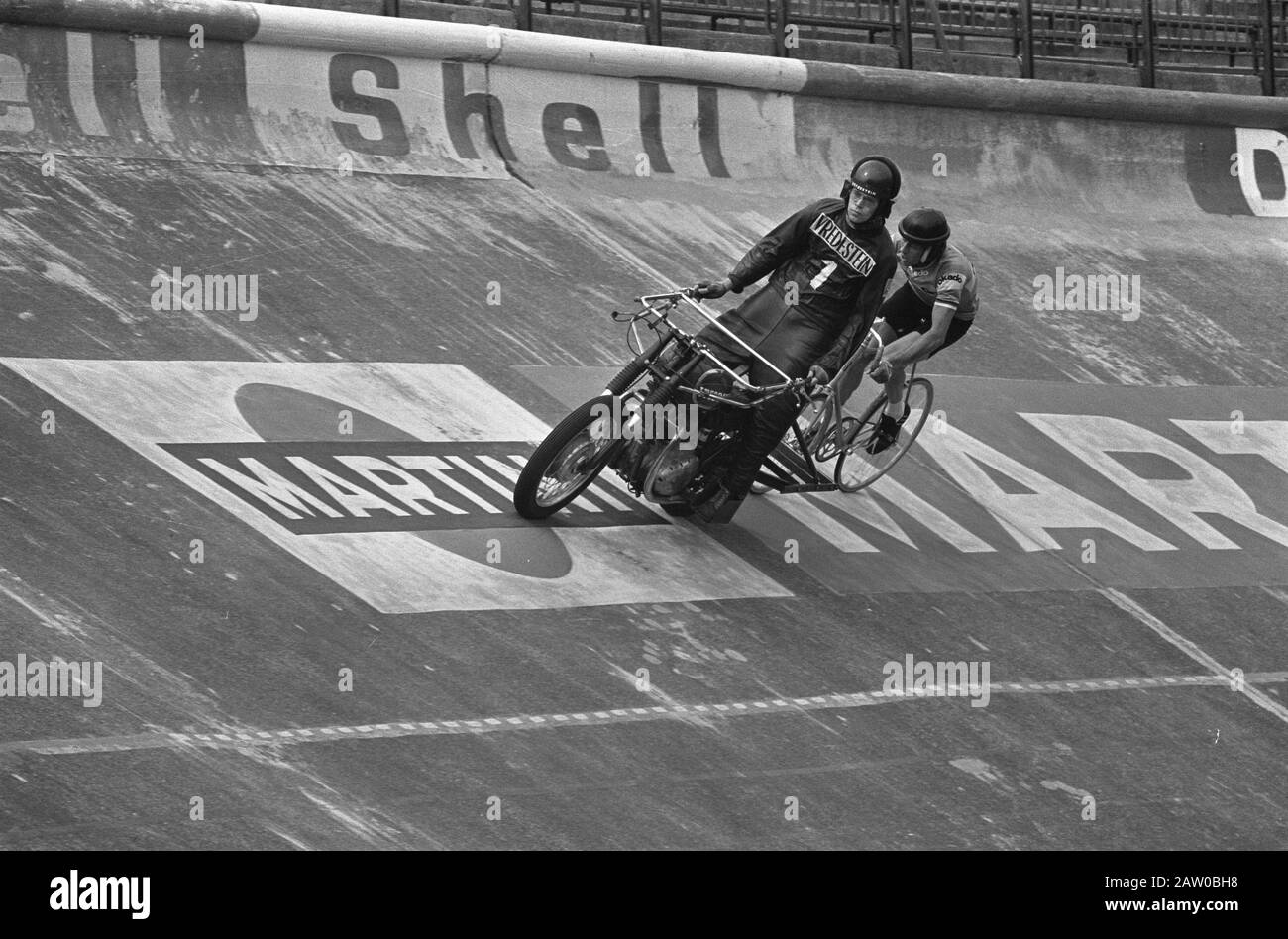 National Championship Prof. stayers in Olympic Stadion.Nico Leg with pacer Bruno Walraven [neg.nr. 27] Date: August 1, 1973 Location: Amsterdam, Noord-Holland Keywords: sport, cycling Person Name: Leg, Nico Walraven, Bruno Stock Photo