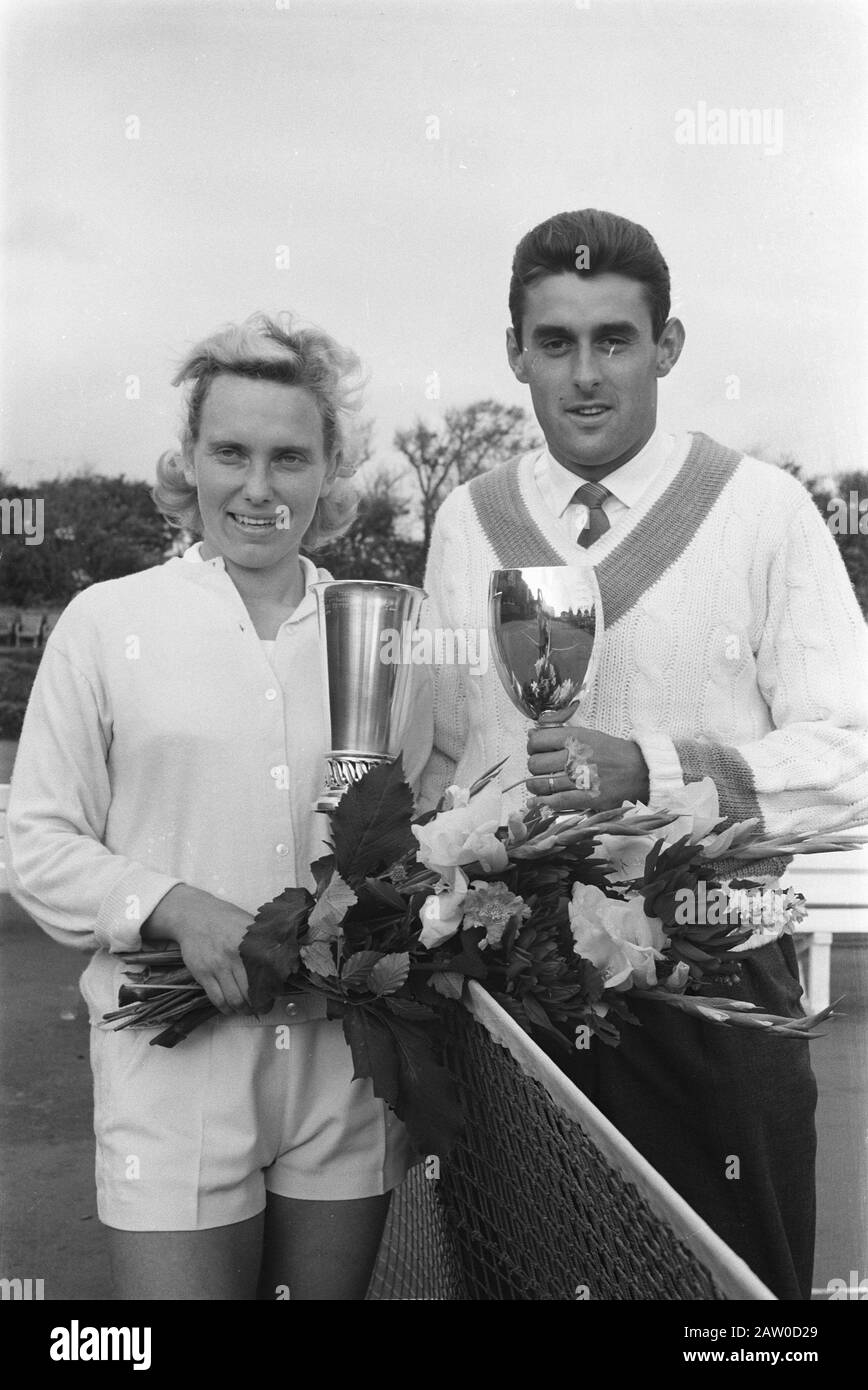 National Tennis Championships. Mrs Baars and Piet van Eysden Date: August 17, 1961 Keywords: championships, tennis Person Name: Eysden, Piet Stock Photo