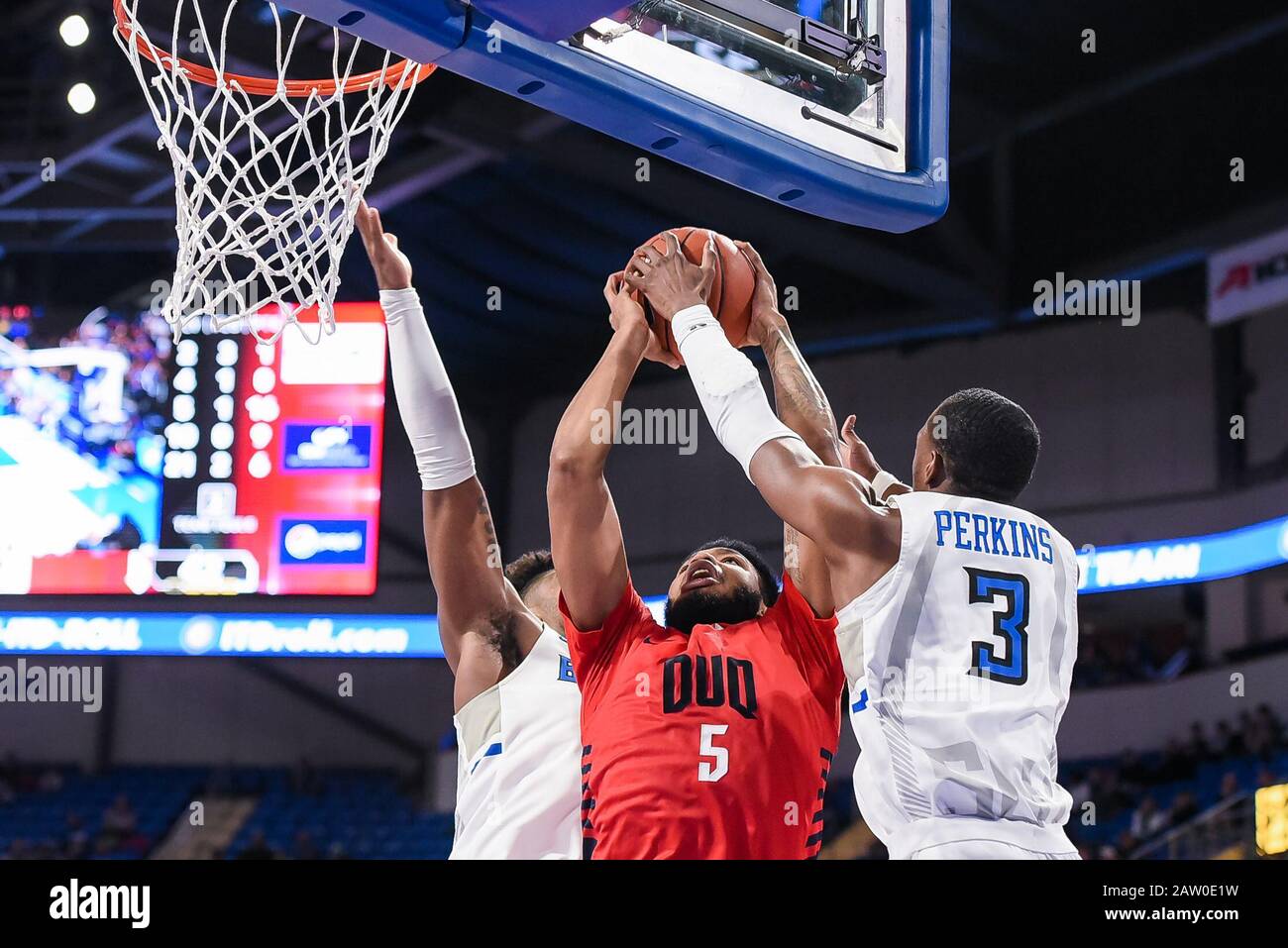 Feb 05, 2020: Saint Louis Billikens Forward Javonte Perkins (3) Grabs ...