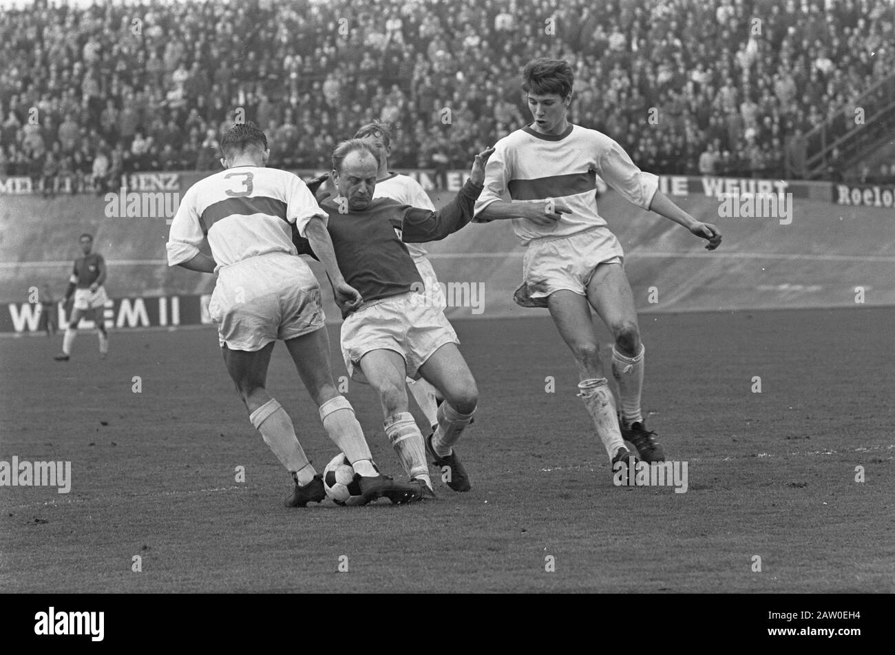 Feyenoord against Radnicki Nis 1-0 UEFA-cup. Jan van Deinsen (l