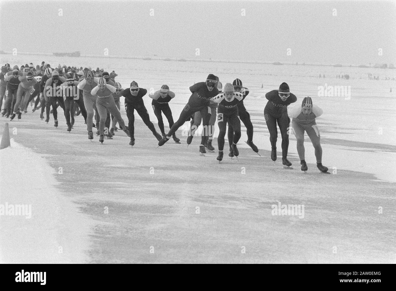 Nede.kampioenschappen skating on 100 km on the Amstelmeer to Westerland Date: January 15, 1985 Location: Amstelmeer, Westerland Keywords: CHAMPIONSHIPS, SKATING, sports Stock Photo