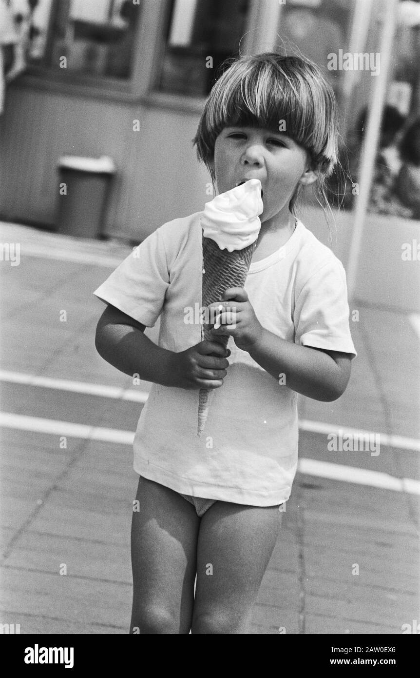 Summer weather july 9 Black and White Stock Photos & Images Alamy