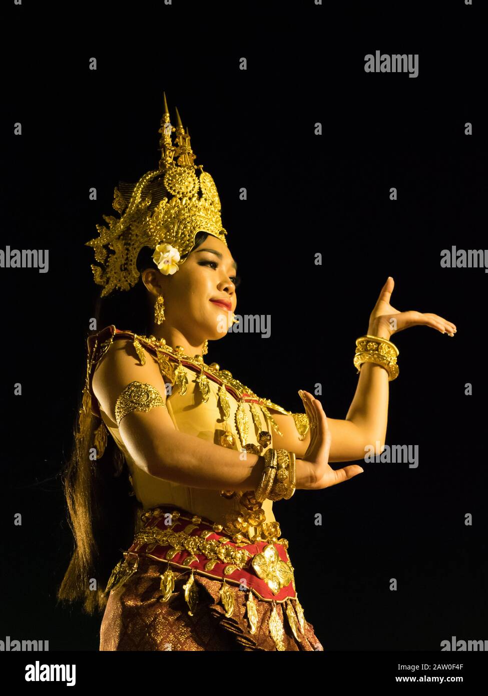 The spectacular traditional Apsara dancers of Cambodia Stock Photo Alamy