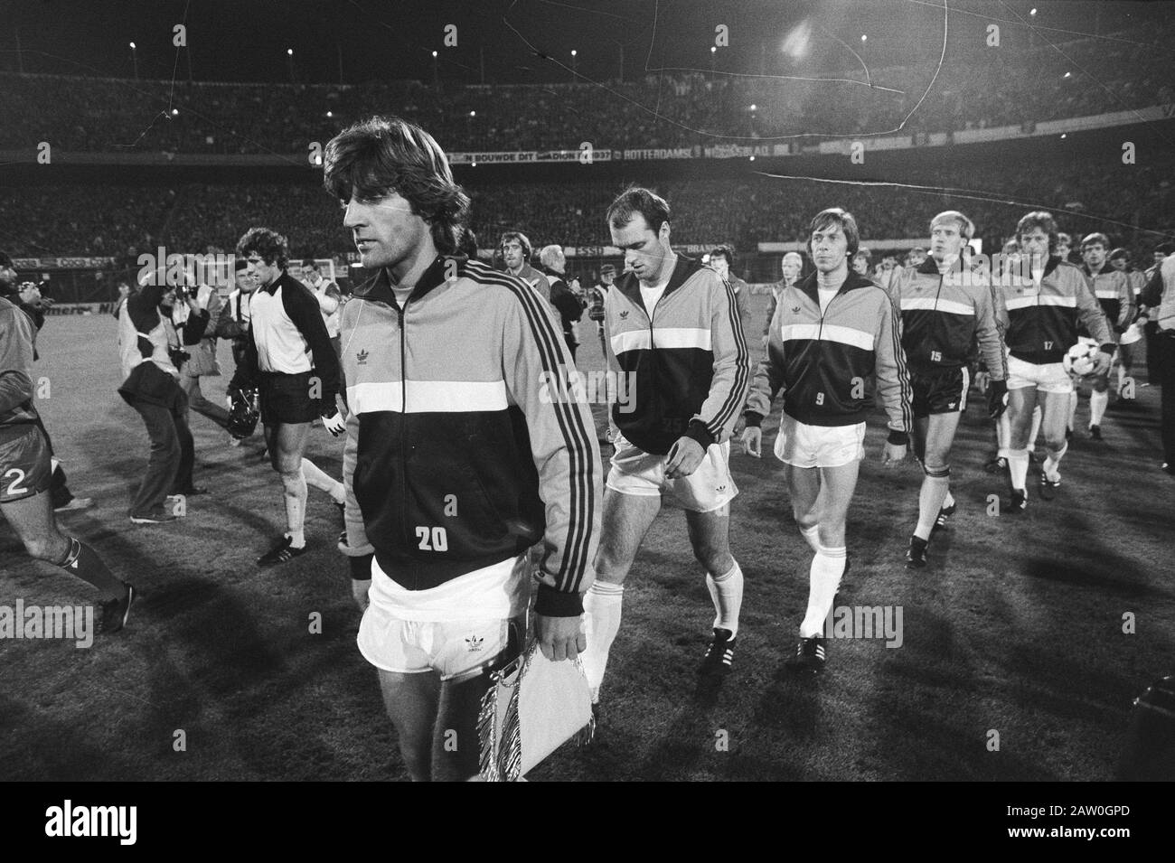 Football Netherlands-Belgium: 3-0. Preliminary World Cup Spain  Dutch team comes onto the pitch; front Krol Date: October 14, 1981 Location: Rotterdam, South Holland Keywords: teams, sports, football, soccer Person Name: Krol, Ruud Stock Photo