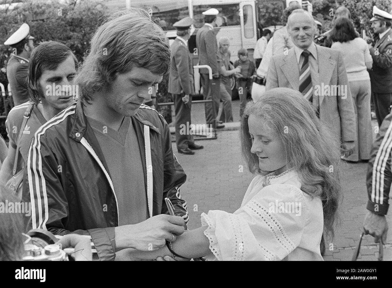 Dutch team trains in Hiltrup; Rep puts signature on arm support star Date: June 28, 1974 Keywords: teams, autographs, sports, soccer, World Cup Stock Photo