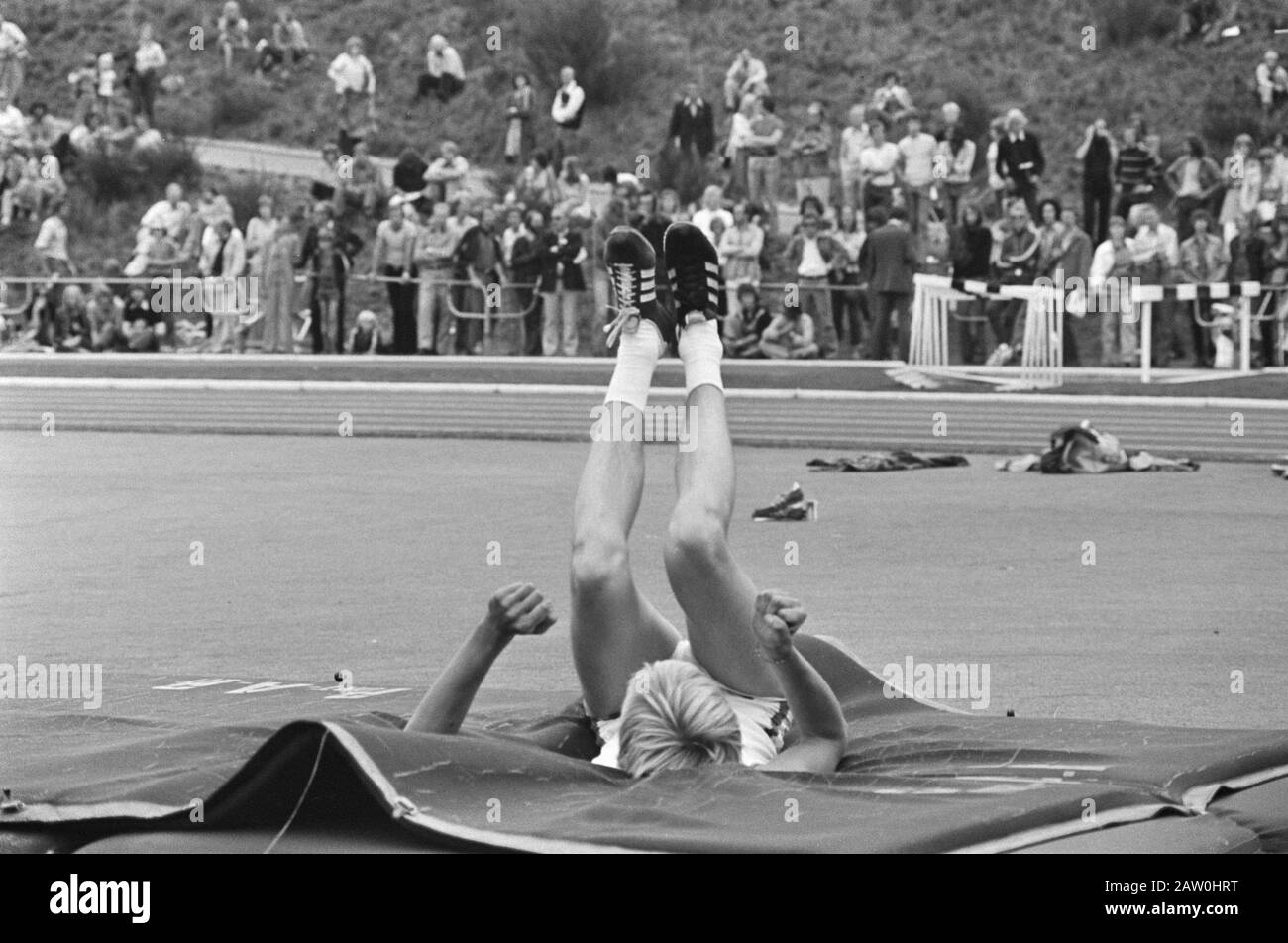 Dutch athletics championships in 1974 in Papendal; No 22 23 Johan Bode