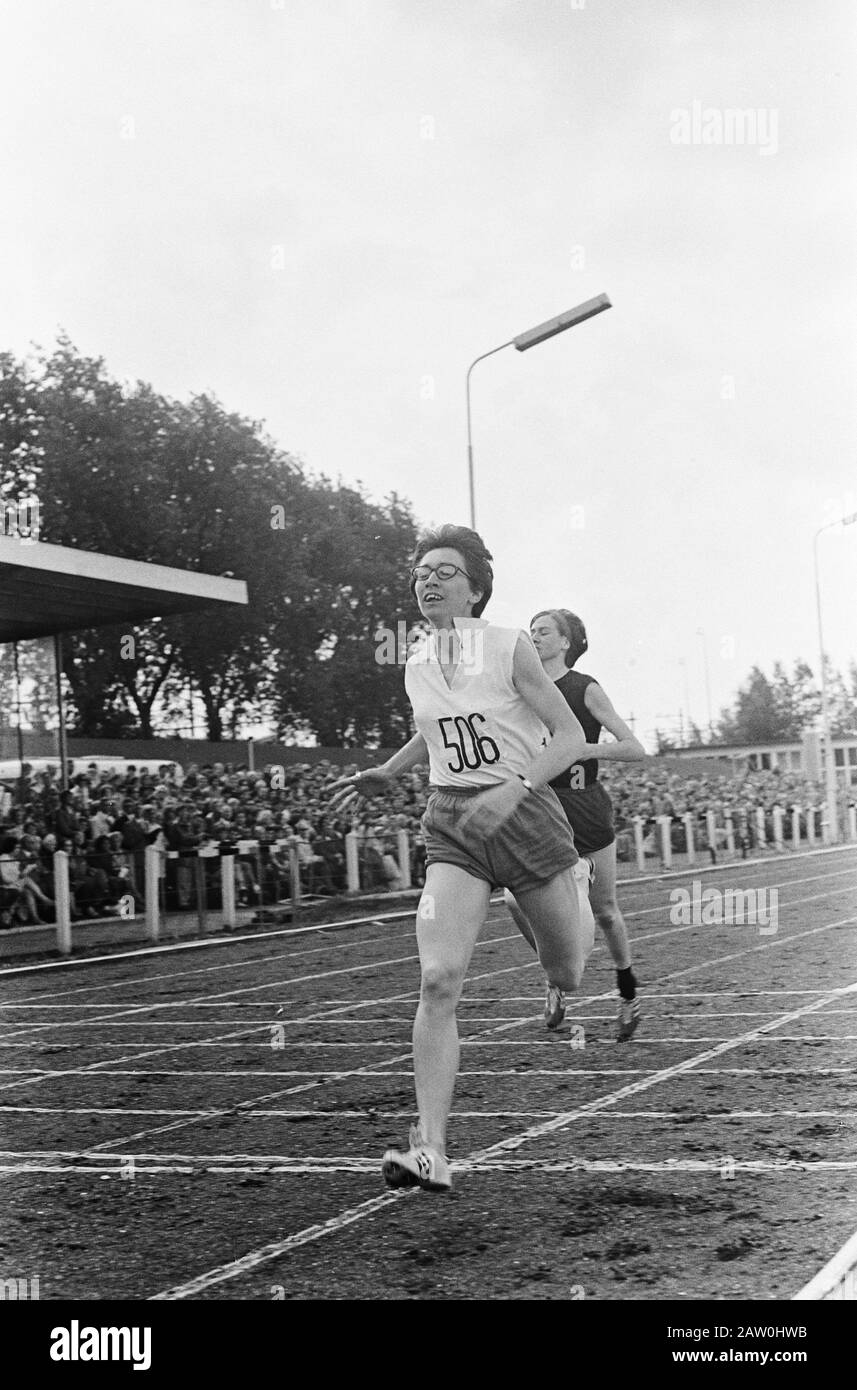 womens-800m-final-black-and-white-stock-photos-images-alamy