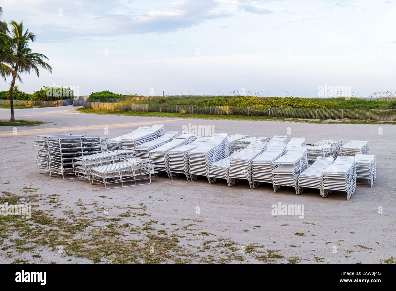 Rental lounge beach chairs hires stock photography and images Alamy