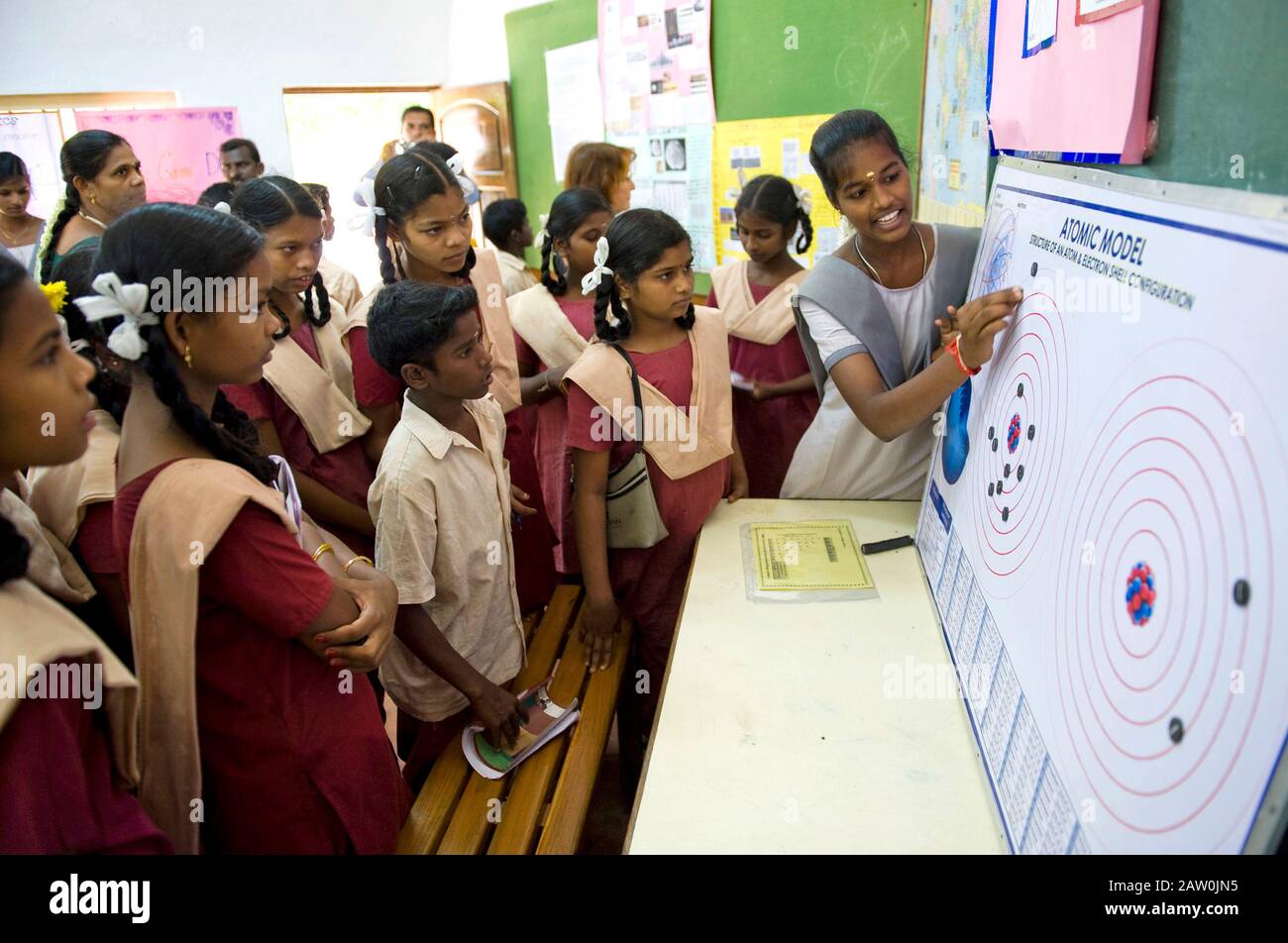 TAMIL NADU, INDIA - Physics class in a south india school Stock Photo