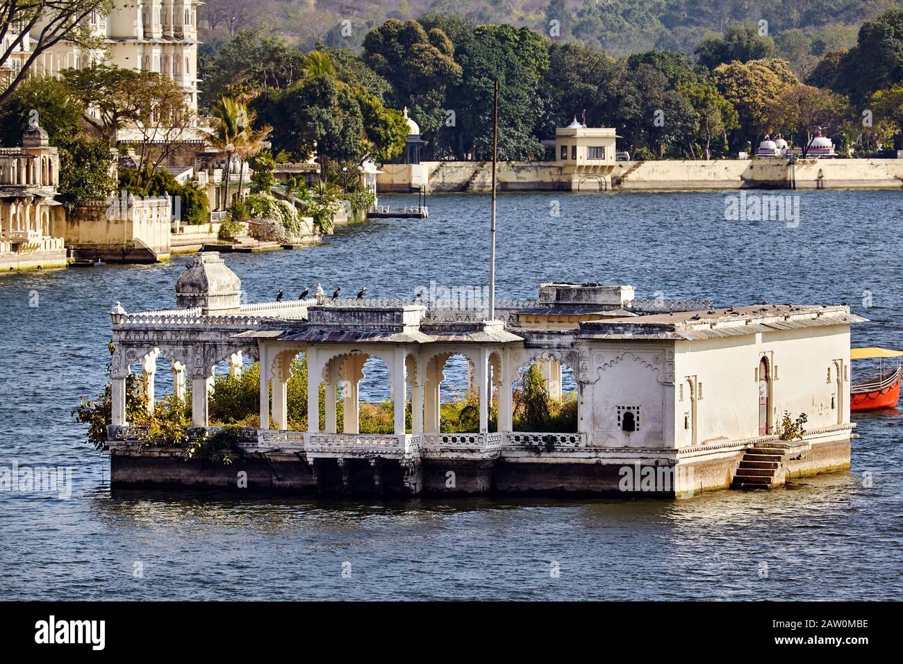 Lake Pichola with City Palace floating garden in Udaipur, Rajasthan, India Stock Photo