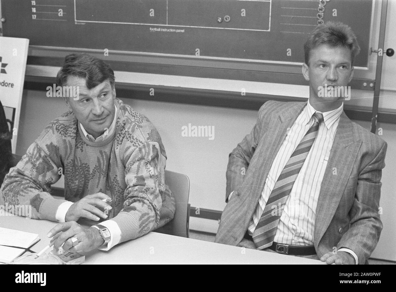 New coaches Ajax after leaving Linder; Antoine Kohn and assistant Louis van Gaal Date: September 22, 1988 Keywords: TRAINERS, sport, football Person Name: Gaal Louis, Kohn, Spitz Stock Photo