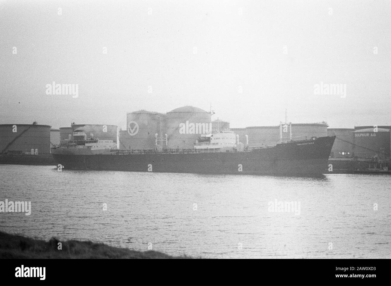 Oil tankers in the Europoort in Rotterdam Oil tanks in the port