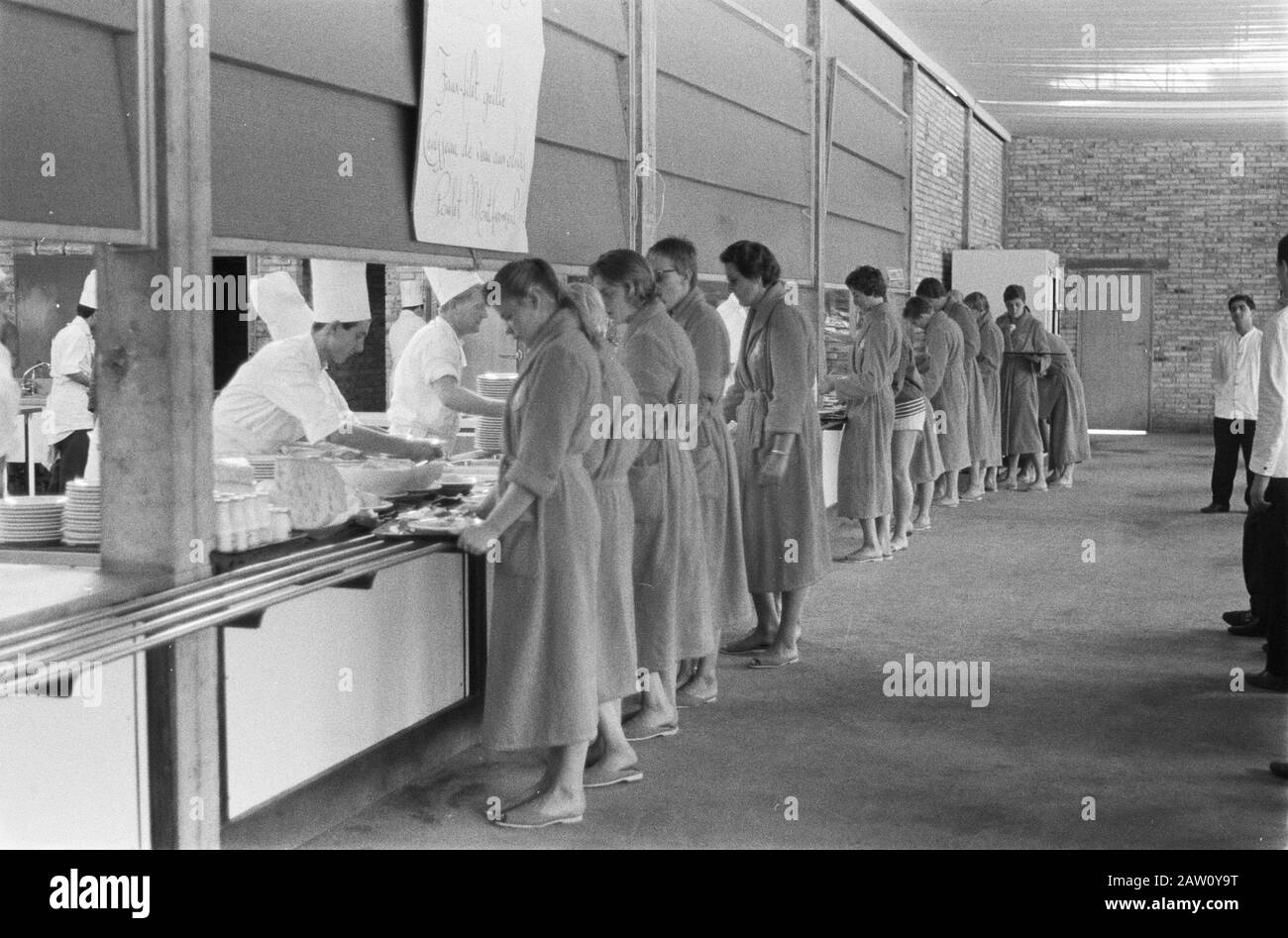 Olympic Games in Rome. get food by the swimming team at the restaurant  Date: August 22, 1960 Location: Rome Keywords: athletes, restaurants Stock  Photo - Alamy