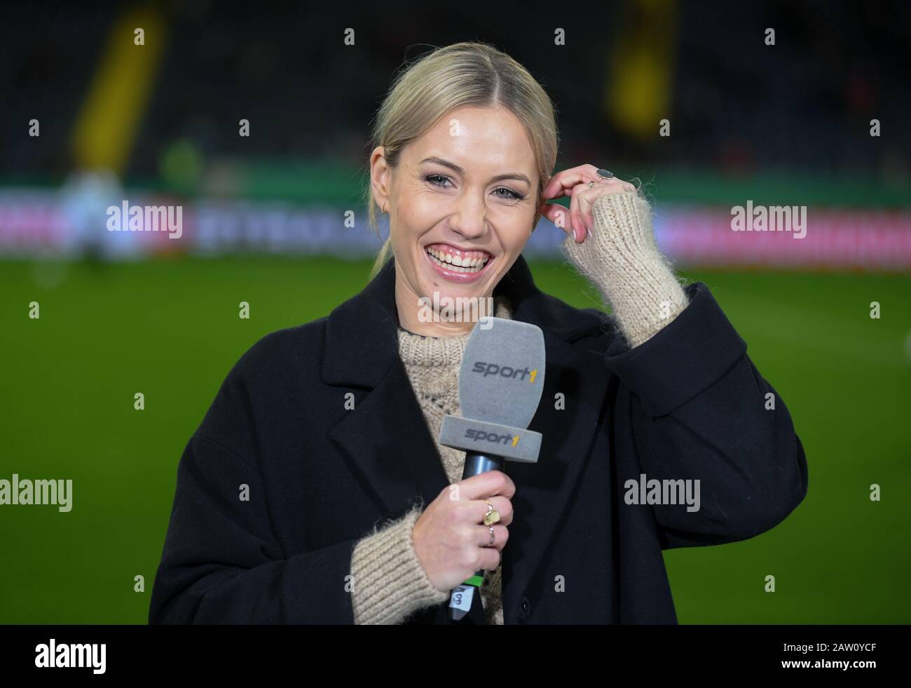 04 February 2020, Hessen, Frankfurt/Main: Football: DFB Cup, Eintracht  Frankfurt - RB Leipzig, round of sixteen in the Commerzbank Arena Laura  Papendick, presenter at the TV station Sport1, moderates on the sidelines.