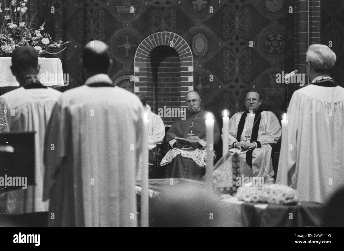 Funeral msgr hires stock photography and images Alamy