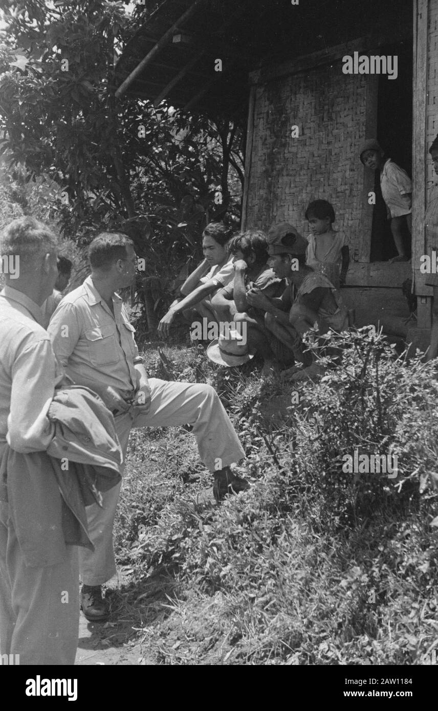 KNIL detachment to Pleihari (South Borneo)  Under the leadership of Colonel Lentz, Commander 3rd Infantry Battalion spent some planters visiting their seriously damaged companies the Patoehasche. Date: February 26, 1948 Location: Bandung, Indonesia, Dutch East Indies, Patuhase Stock Photo