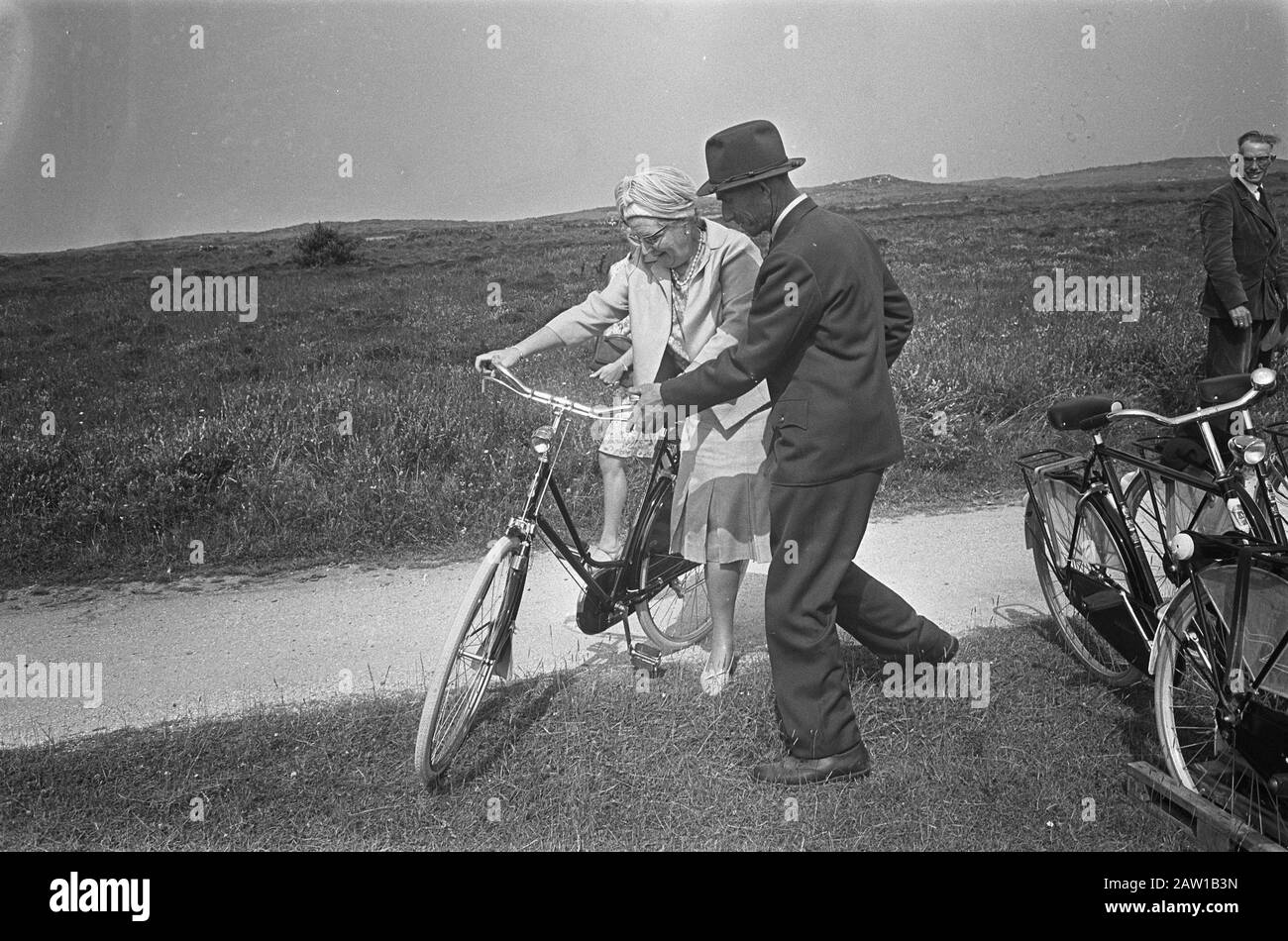Queen Juliana visiting some Wadden Queen Juliana makes a bike ride in the nature reserve De