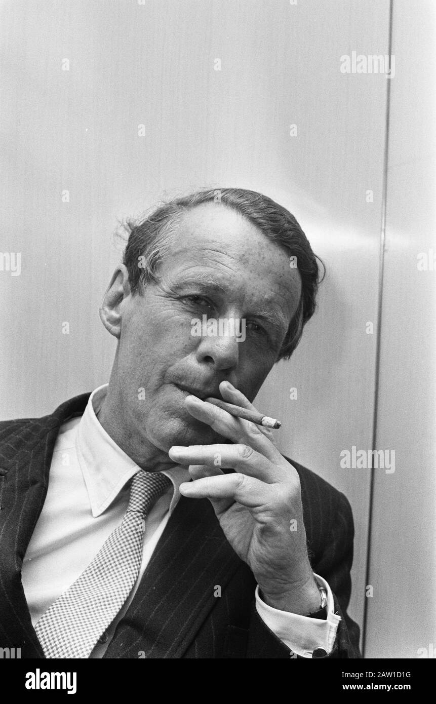 American advertising expert hi-res stock photography and images - Alamy