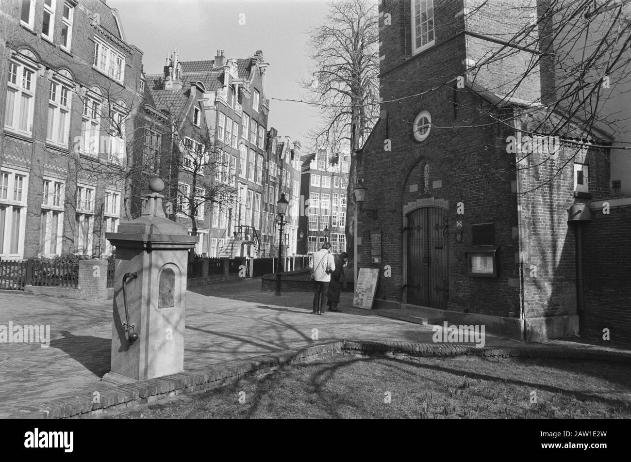 Job Catholic Newspaper, Begijnhof Amsterdam Date: March 18, 1985 Location: Amsterdam, Noord-Holland Person Name: Catholic Newspaper Institution Name: Beguine Stock Photo