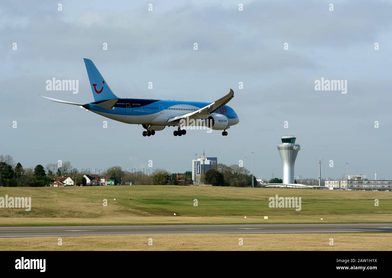 Tui Boeing 787-8 Dreamliner landing at Birmingham Airport, UK (G-TUIC) Stock Photo