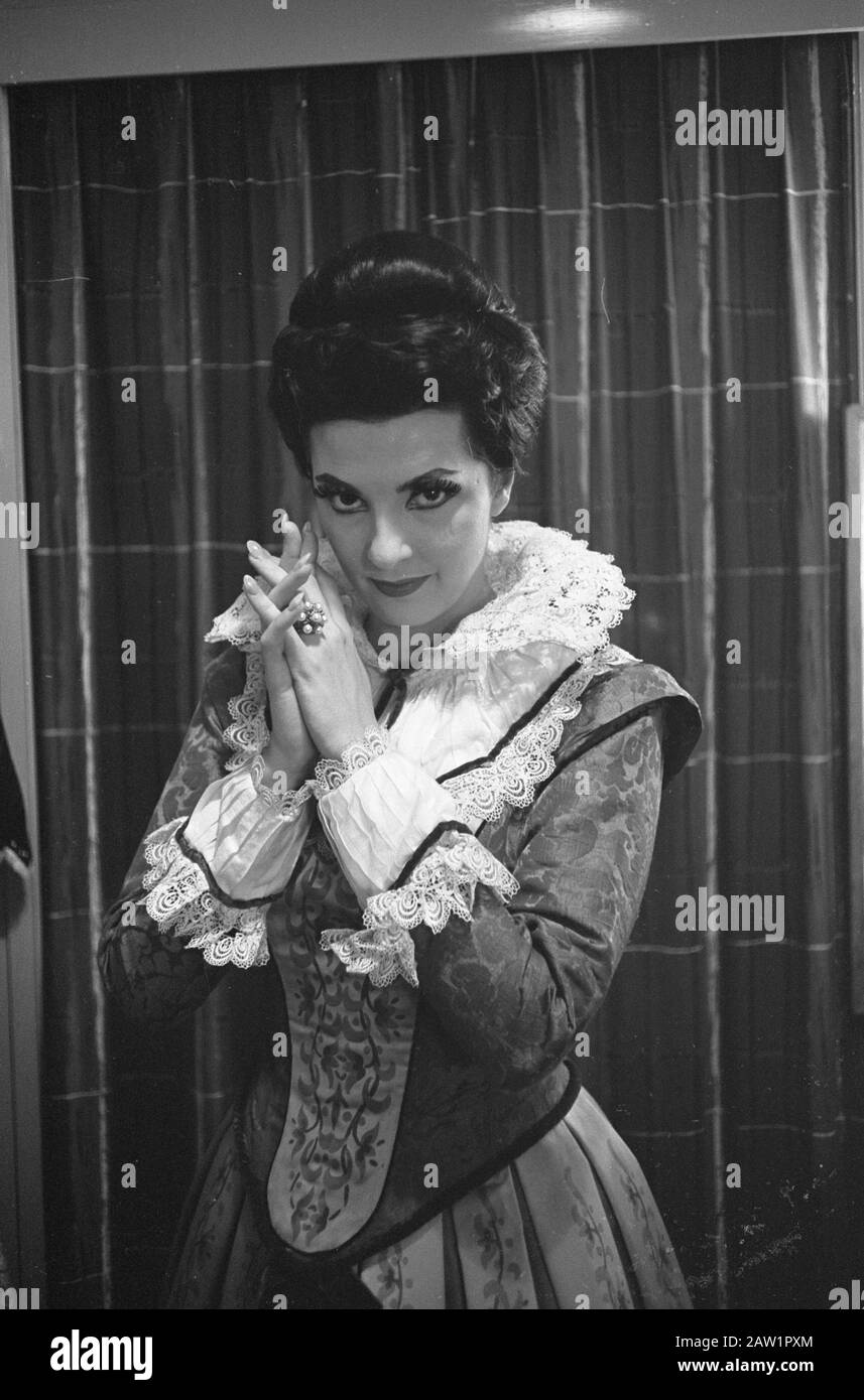 opera I Puritani in theater. Anna Moffo Date: January 23, 1962 Keywords: CITY theaters Person Name: Anna Moffo, opera I Puritani Stock Photo
