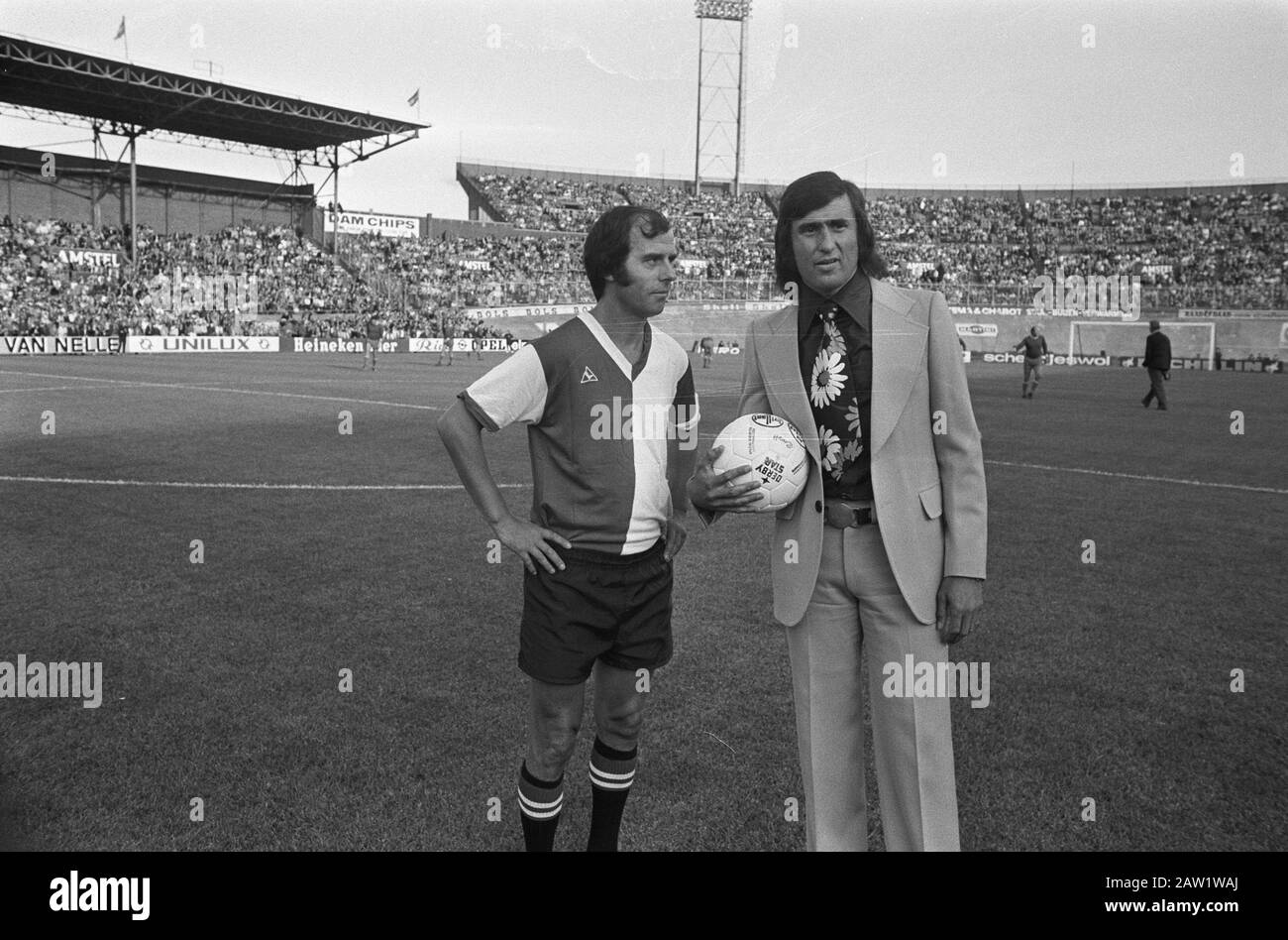 Former Ajax against former Feyenoord, Sjaak Swart (right) and Coen Moulijn Date: August 8, 1973 Location: Amsterdam Keywords: sport, football, soccer Person Name: Moulijn, Coen Swart, Sjaak Stock Photo
