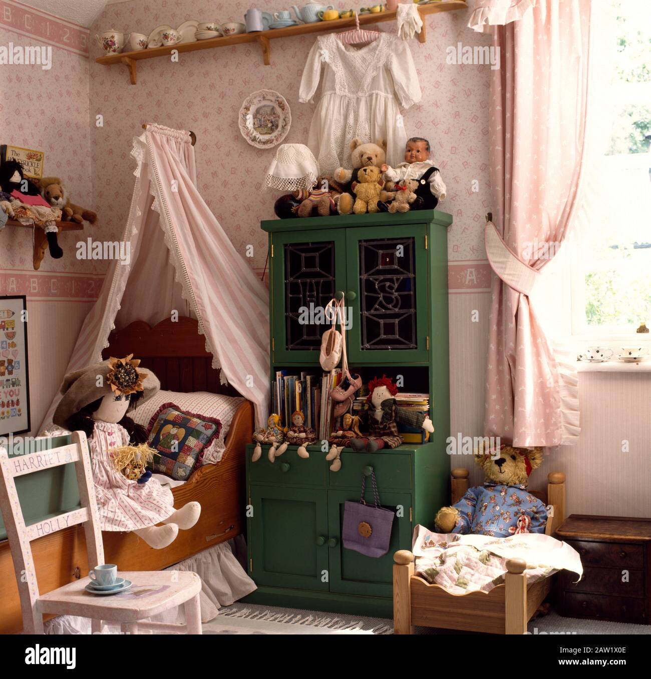 Victorian style girls bedroom Stock Photo - Alamy