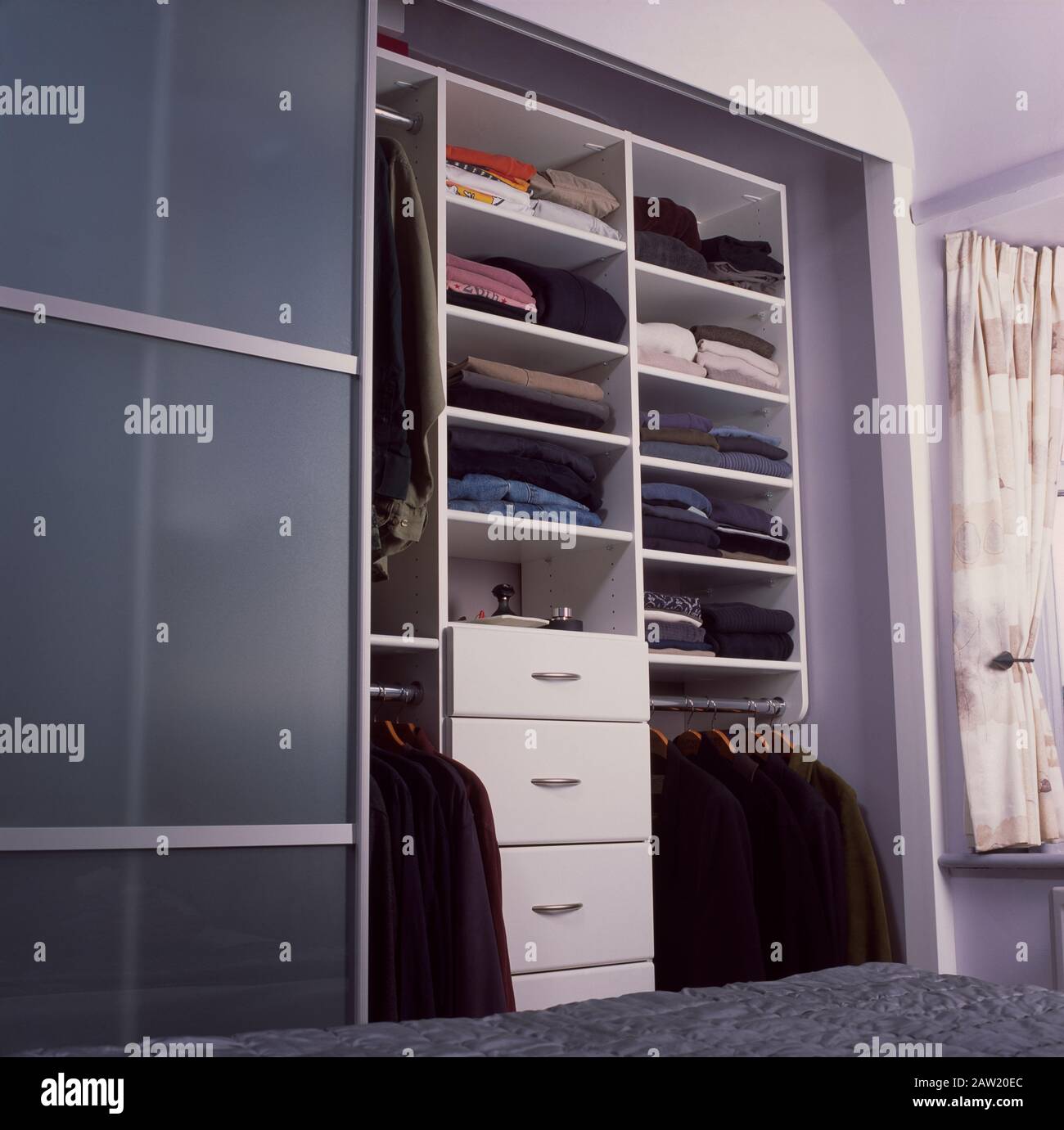 Cliding doors hi-res stock photography and images - Alamy