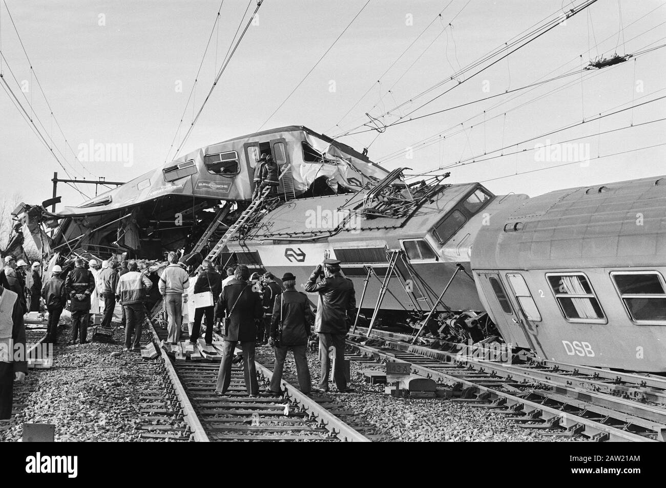 Train accident near Rotterdam; head-on collision between the North-West Express and local train Hague-Rotterdam, which caused three deaths and thirty-two people were injured  Overview of the havoc Date: December 27, 1982 Location: Rotterdam, South Holland Keywords: railway accidents, wrecks Person Name: Nord West Express Stock Photo