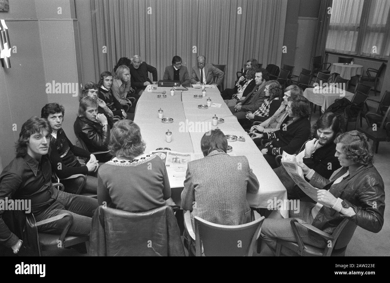 Players Dutch team meeting in Utrecht  Overview Date: January 7, 1974 Location: Utrecht, Utrecht (prov) Keywords: sports, soccer Stock Photo