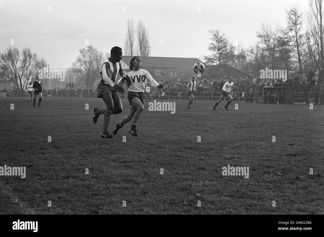 OVVO against Elinkwijk 0-4 (amateur) Sparendam (l) action date: December 17, 1972 Keywords: amateur sports, football Stock Photo