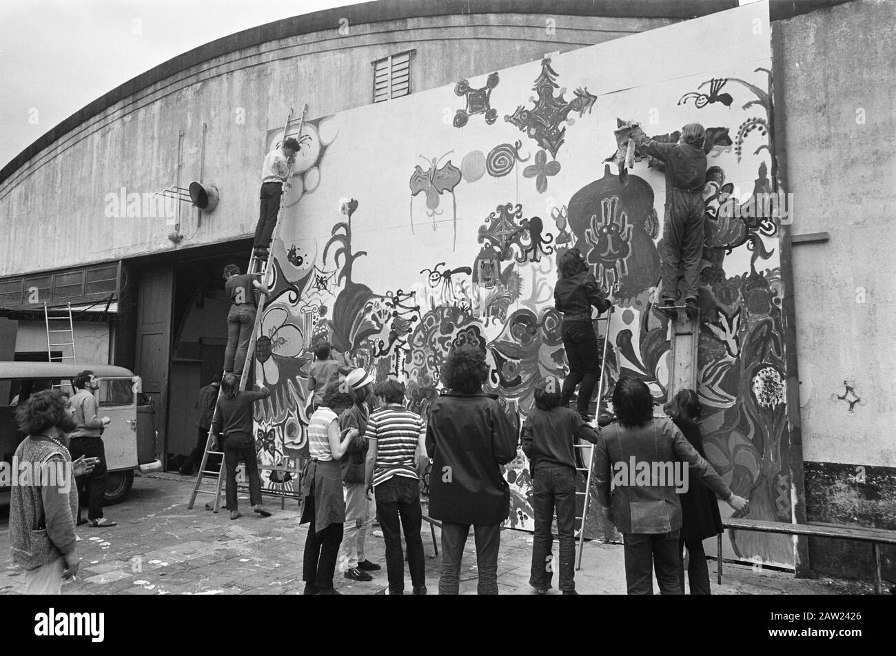 Paint on the rear of the old RAI No 18. Rec painter Herman IJsebaert ...