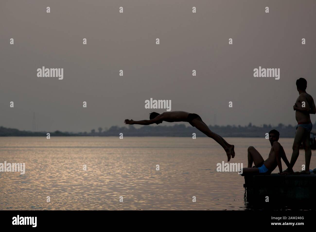 Boys jumping into river hi-res stock photography and images - Alamy