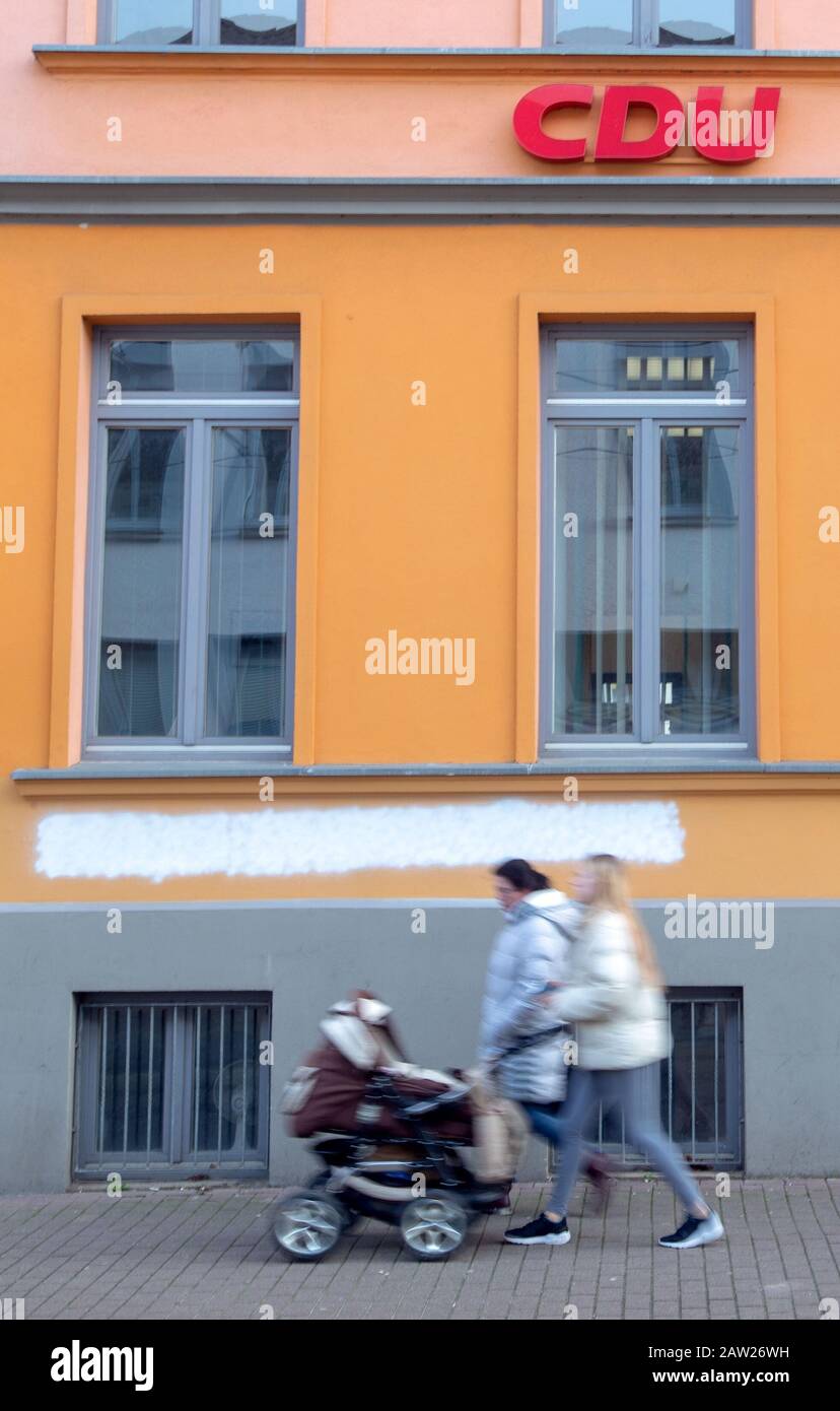 Schwerin, Germany. 06th Feb, 2020. Passers-by walk past the state office of the CDU Mecklenburg-Western Pomerania. The lettering smeared on the facade in the night to Thursday has been painted over in the meantime. In the morning, the building was marked 'Nazi supporter'. Credit: Jens Büttner/dpa-Zentralbild/dpa/Alamy Live News Stock Photo
