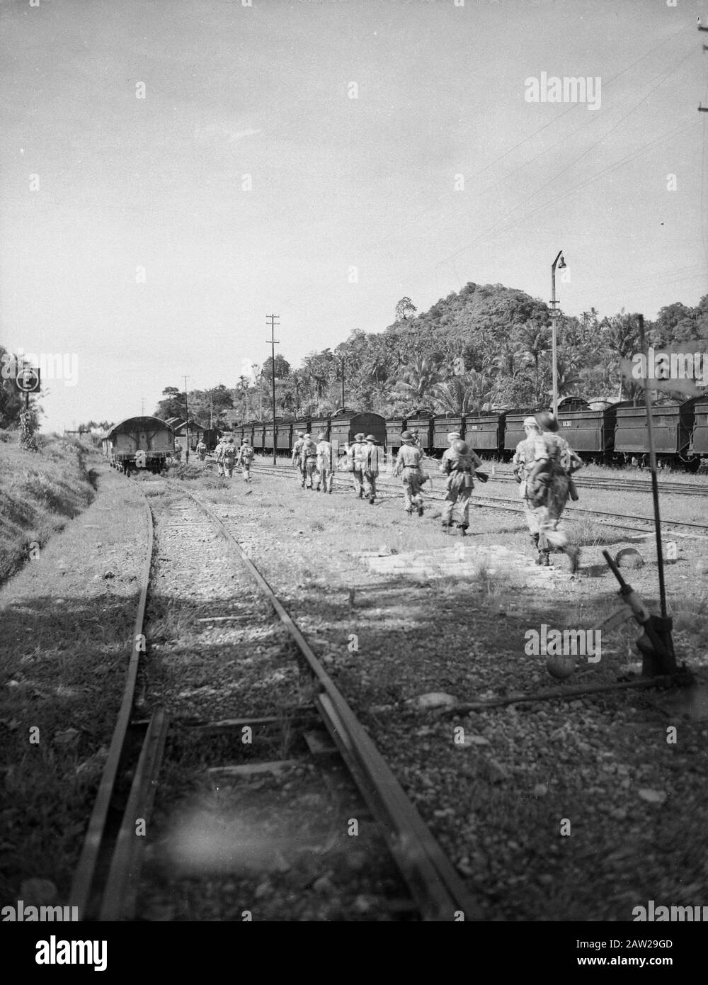 Shipment of the UBrigade Batavia to Padang (4th series) Patrol along railway in rail yards