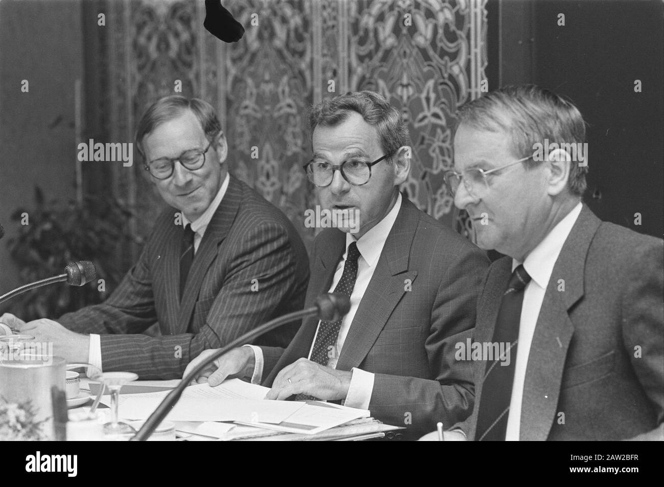 AKZO press conference on results first half 1984; v.l.n.r. drs F. Hensel, Dr. S. Bergsma and JH Katgert Date:.. 13 August 1984 Keywords: press conferences Person Name: AKZO, JH Katgert, Dr. S. Bergsma Stock Photo