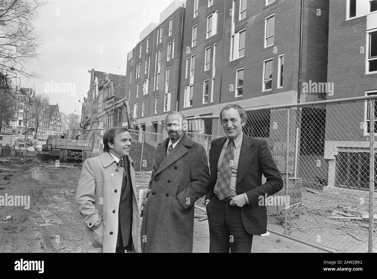 Press conference regarding construction Sonesta Hotel in Amsterdam and its Round Lutheran Church concerned; Keller, Sonnabend and De Klerk Date: November 12, 1974 Location: Amsterdam, Noord-Holland Keywords: architects, hotels, press conferences Person Name: Klerk, Gerard Stock Photo