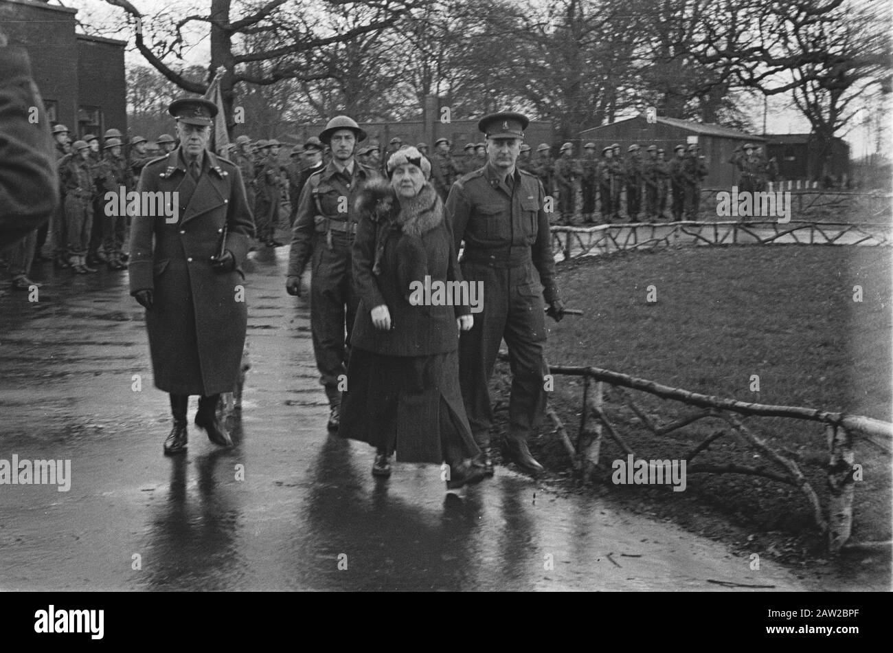 Queen Wilhelmina visited the Princess Irene Brigade in the military ...