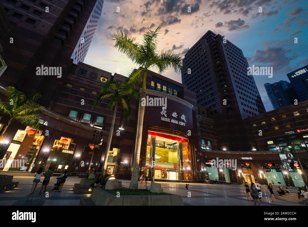 Ngee ann city hi-res stock photography and images - Alamy